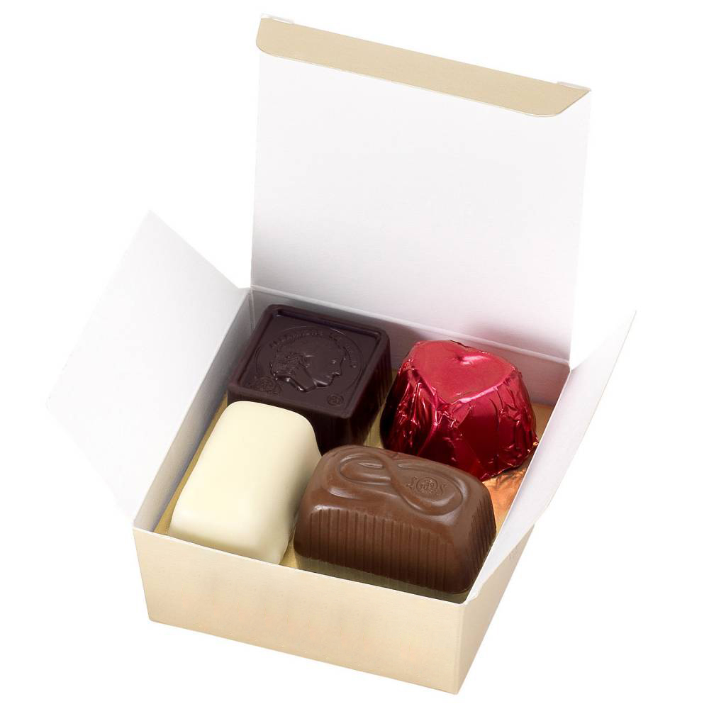 Confezione regalo di cioccolato assortito di carta patinata di colore beige