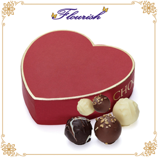 Scatola di caramelle a forma di cuore rosso decorato oro