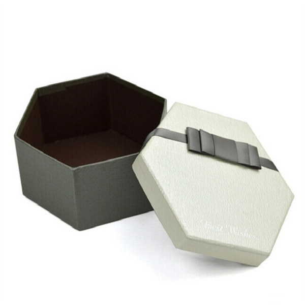 Scatola esagonale di stoccaggio anello di cartone beige