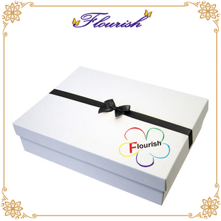 Imballaggio dei vestiti di compleanno di colore bianco e contenitore di regalo di stoccaggio