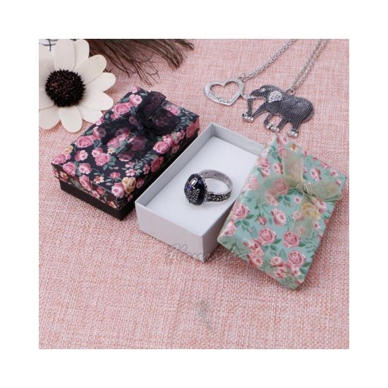 Elegante confezione regalo con anello di cartone blu scuro
