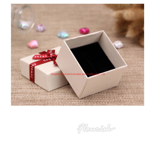 Confezione regalo rigida in cartone quadrato con decoro Bowtie