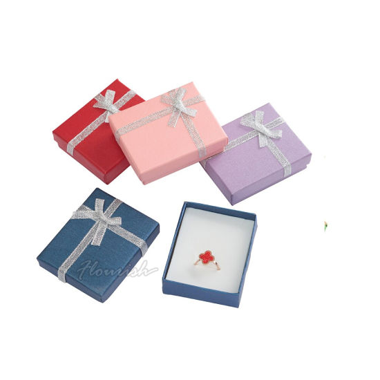 Elegante confezione regalo con anello di cartone blu scuro