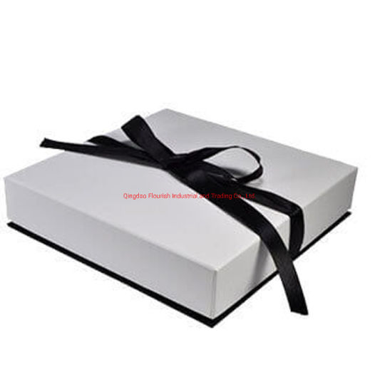 Imballaggio dei vestiti di compleanno di colore bianco e contenitore di regalo di stoccaggio