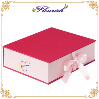 Contenitore di imballaggio del regalo della festa nuziale di compleanno del cartone di rettangolo a forma di libro adorabile con il farfallino