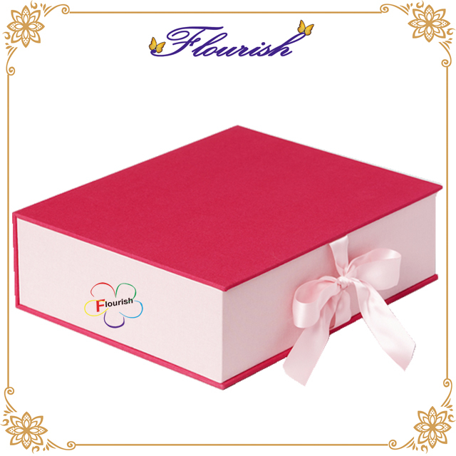 Contenitore di imballaggio del regalo della festa nuziale di compleanno del cartone di rettangolo a forma di libro adorabile con il farfallino