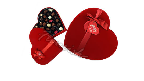 Scatola di carta per imballaggio in cioccolato a forma di cuore di colore rosso con inserto