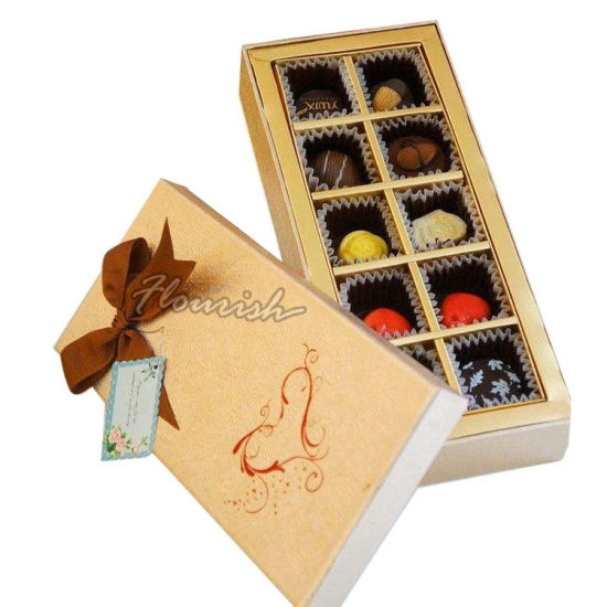 Confezione regalo di cioccolato assortito di carta patinata di colore beige