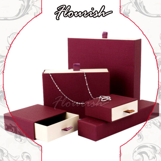 Confezione regalo giorno delle donne collana bordeaux