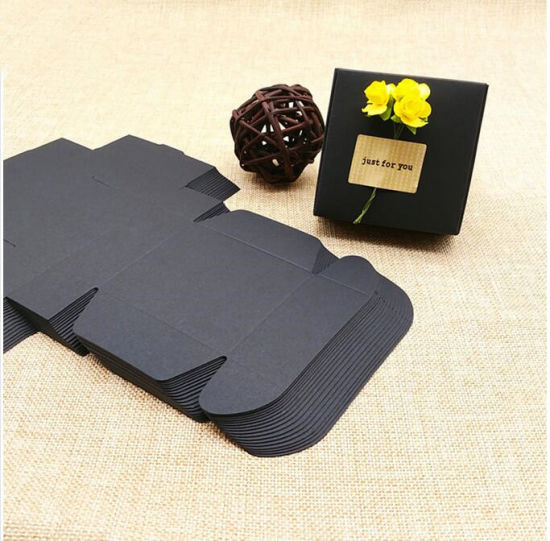 Scatola regalo pieghevole ecologica a forma di carta kraft quadrata