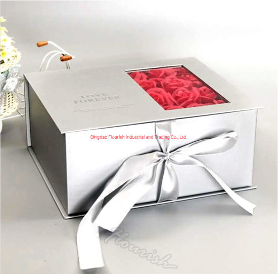 Scatola d'imballaggio di profumo di fiori di cartone quadrato con stampa logo personalizzato per San Valentino con finestra