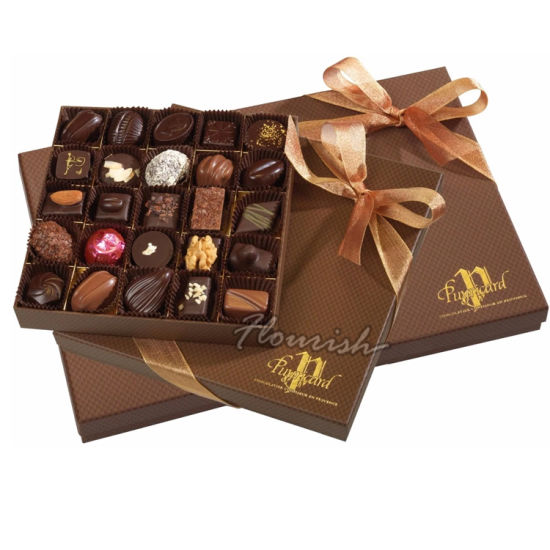 Confezione regalo personalizzata in carta patinata al cioccolato con inserto vassoio