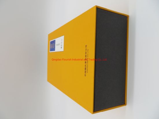 Confezione regalo di lusso in carta color oro con logo personalizzato