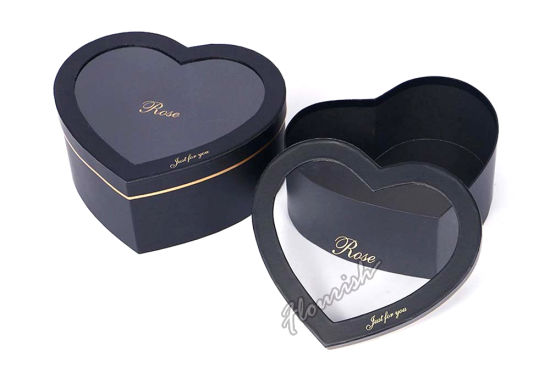 Scatola di caramelle fatta a mano con finestra a forma di cuore