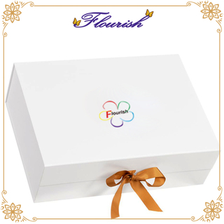 Contenitore di regalo d'imballaggio del vestito da sposa dai vestiti del bambino della carta patinata di colore pieno con il nastro