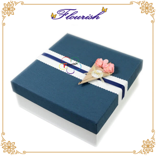 Scatola d'imballaggio del regalo di anniversario di matrimonio del cartone laminato opaco di qualità superiore con il fiore fatto a mano