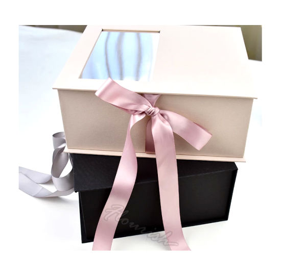 Scatola d'imballaggio del regalo del fiore di proposta di giorno di biglietti di S. Valentino di colore rosa con la finestra
