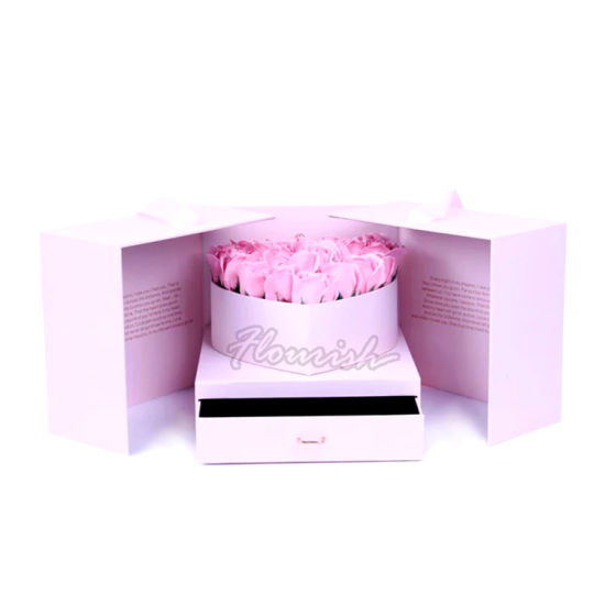 Scatola di cartone d'imballaggio e di tenuta del fiore rosa romantico di colore per cerimonia di nozze