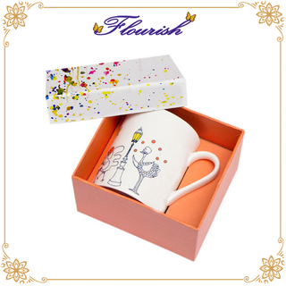 Simpatica confezione regalo per tazza in carta patinata arancione