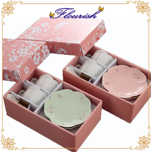 La Cina ha realizzato un elemento personalizzato che stampa il piatto da tavola e la tazza rosa delle stoviglie da pranzo
