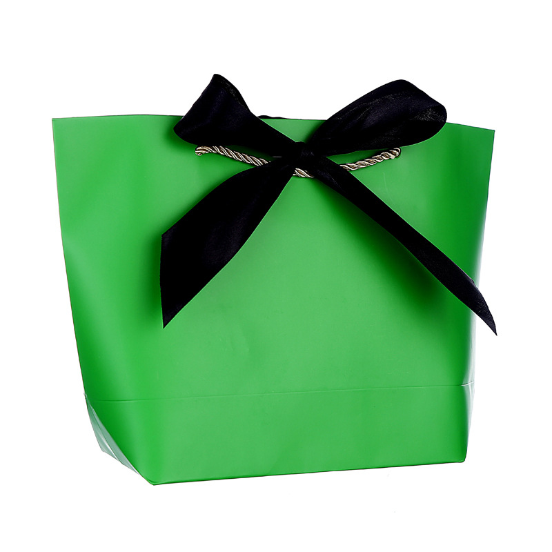 Sacchetti regalo di carta per lo shopping di moda all'ingrosso del produttore della Cina con il nastro