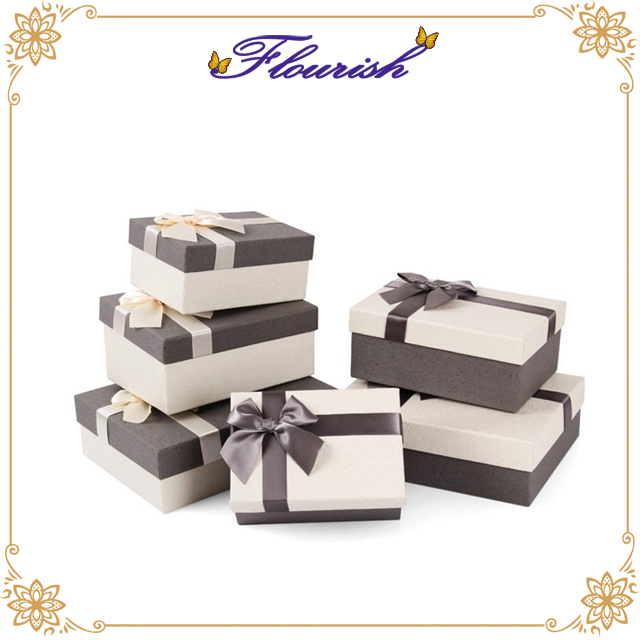 Confezione regalo di lusso con coperchio in carta patinata grigia e base