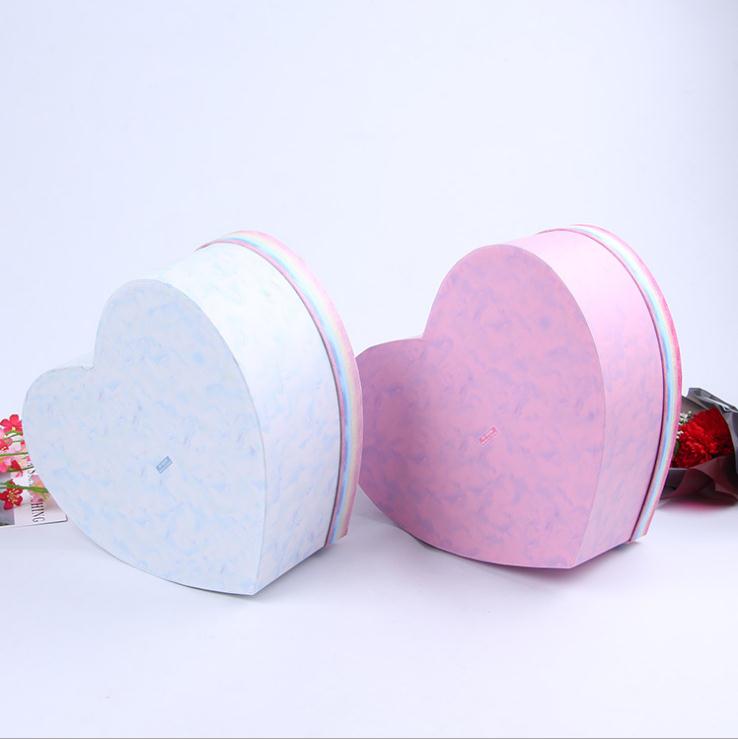 Scatola d'imballaggio del regalo del fiore di carta del cartone a forma di cuore per l'imballaggio della rosa
