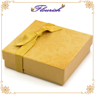 Confezione regalo a sorpresa di compleanno in carta patinata dorata a caldo
