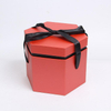 Confezione regalo di fiori di cartone esagonale per San Valentino con nastro