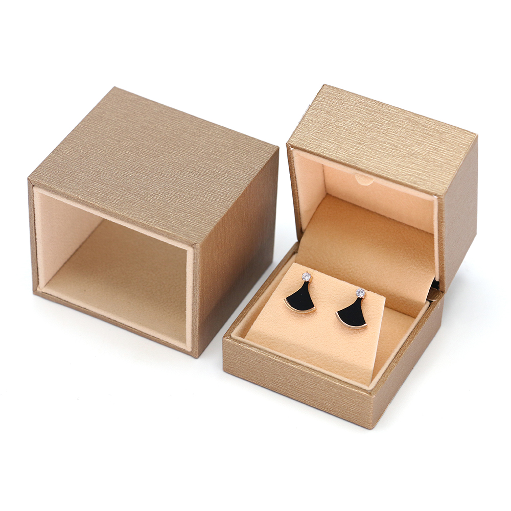 Nuovi arrivi Luxury Clamshell LED Jewelry Box per anello/collana