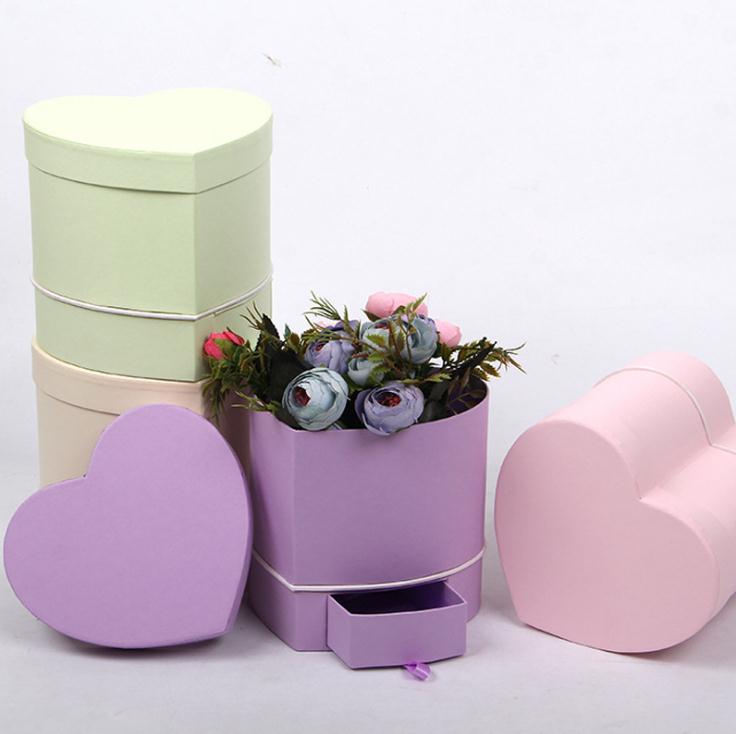 Scatola d'imballaggio del regalo del fiore di carta del cartone a forma di cuore per l'imballaggio della rosa