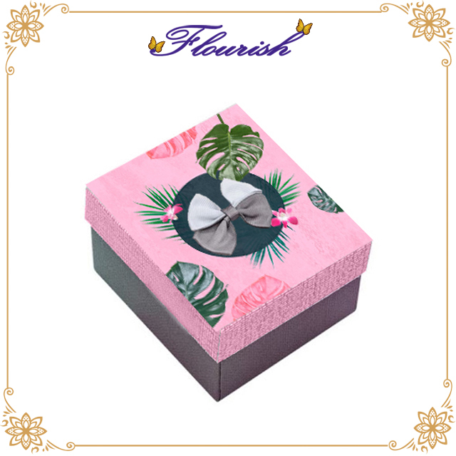 Confezione regalo rigida in cartone quadrato con decoro Bowtie